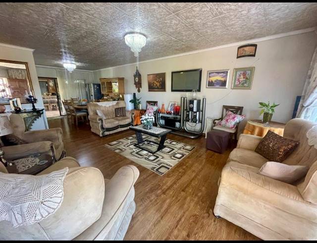 5 BEDROOM HOUSE FOR SALE IN DAN PIENAARVILLE